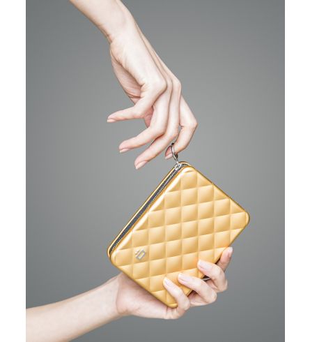 Ögon Quilted Passport Gold